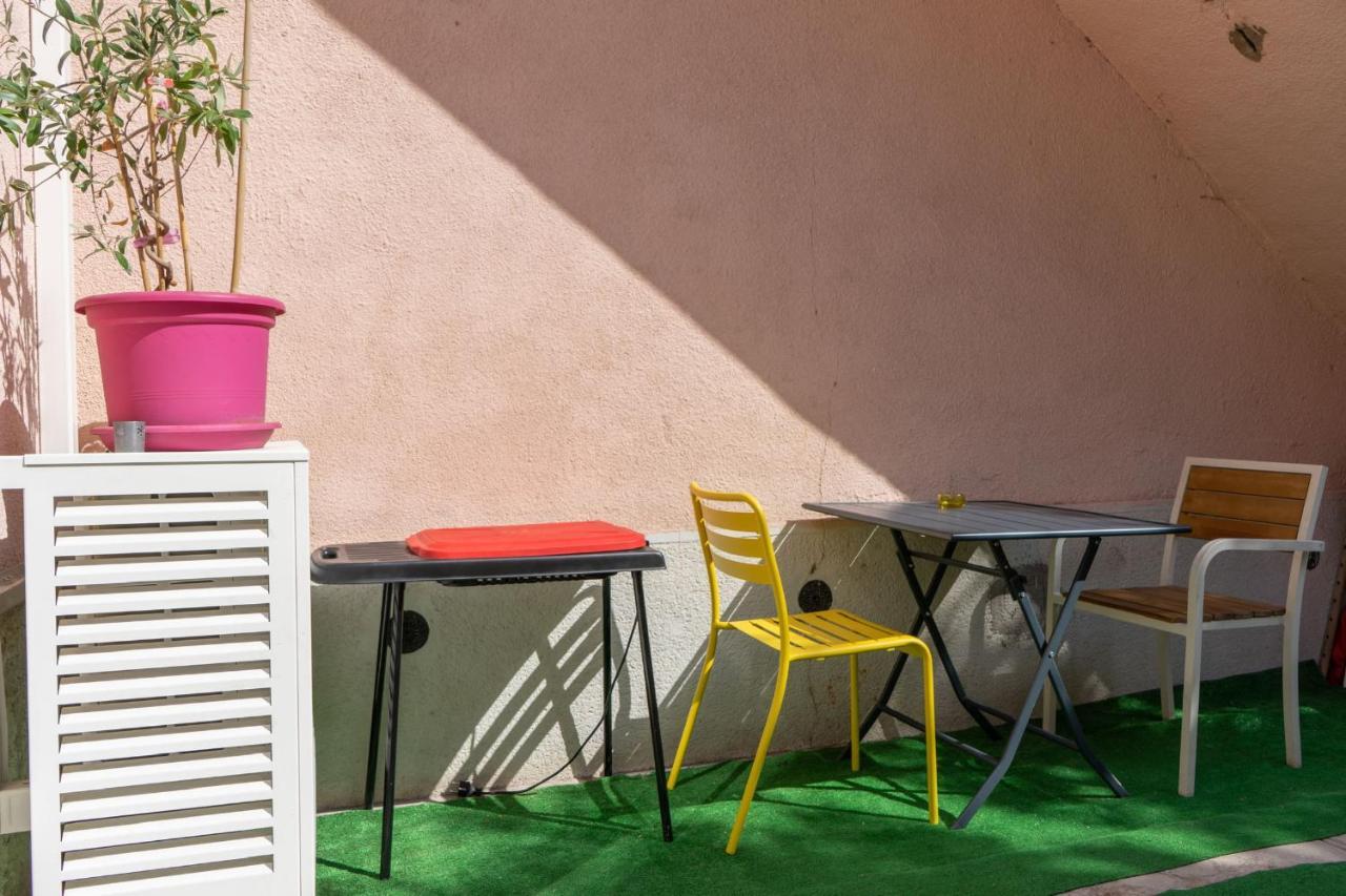 Le Petit Nid Des Chutes Lavies Hotel Marseille Bagian luar foto